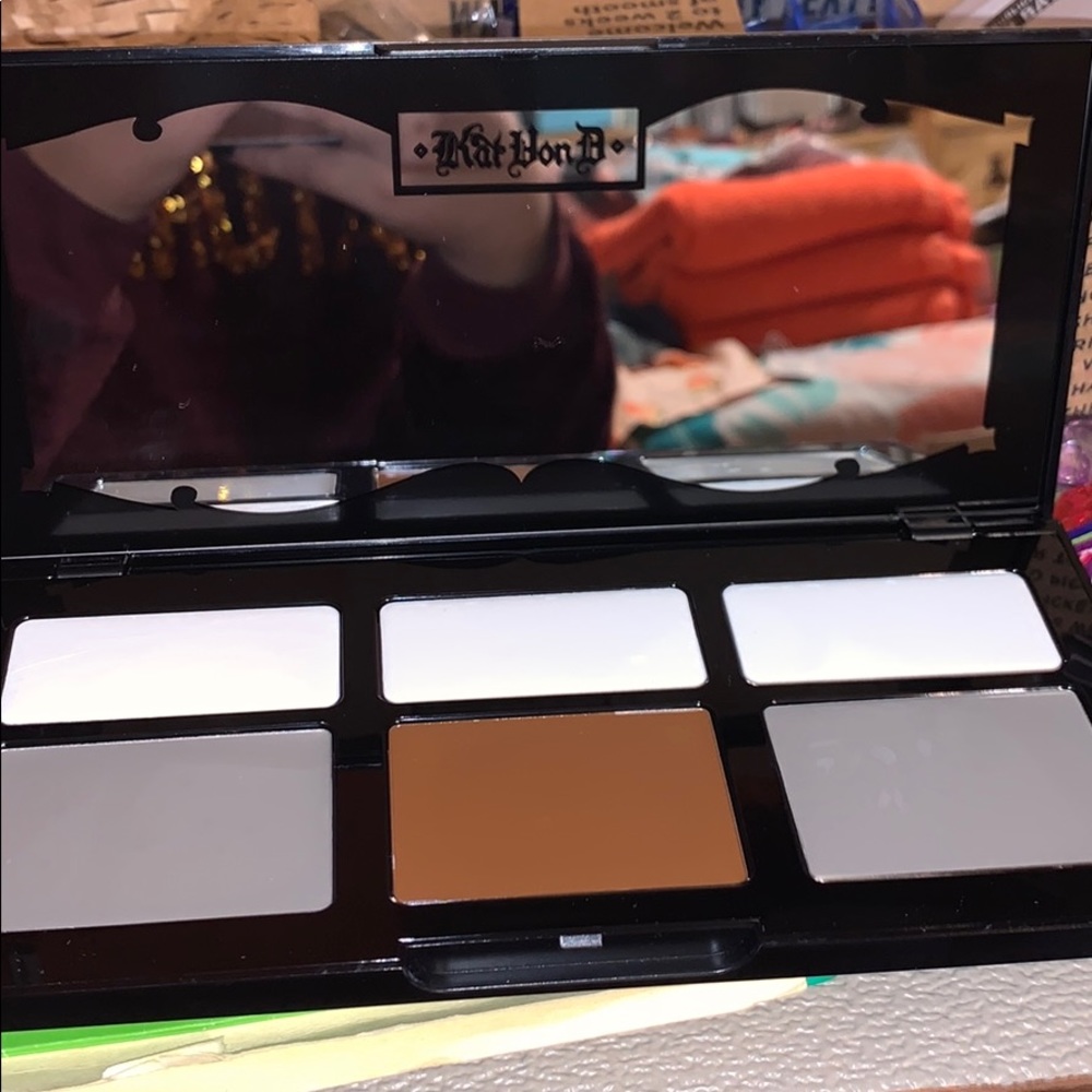 Kat von D(MAKE AN OFFER)refillable contour palette